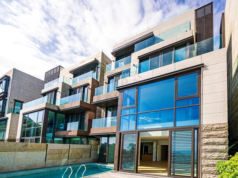 photo 7 — 7-15 Mount Kellett Road, The Peak