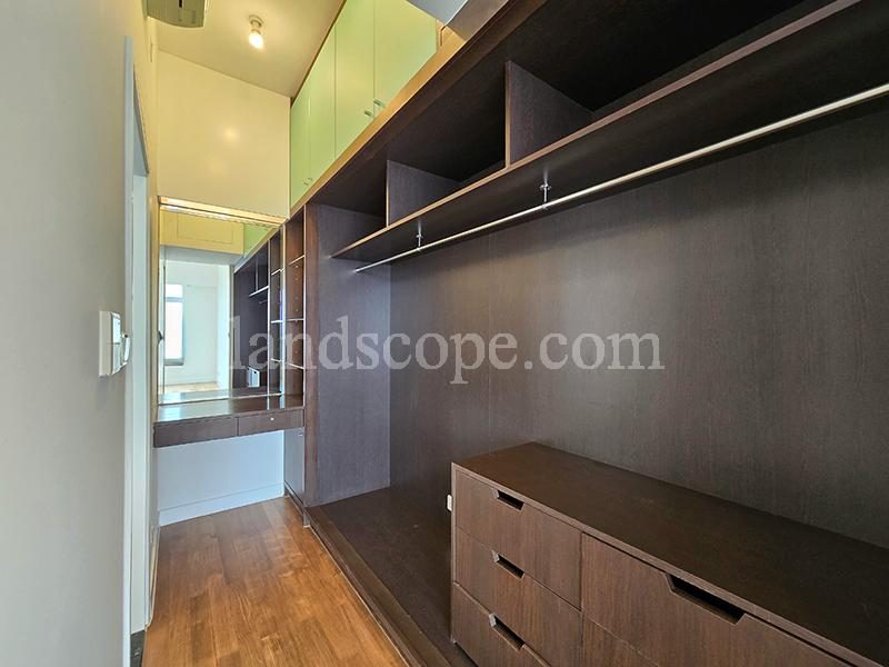photo 7 — Interocean Court, The Peak