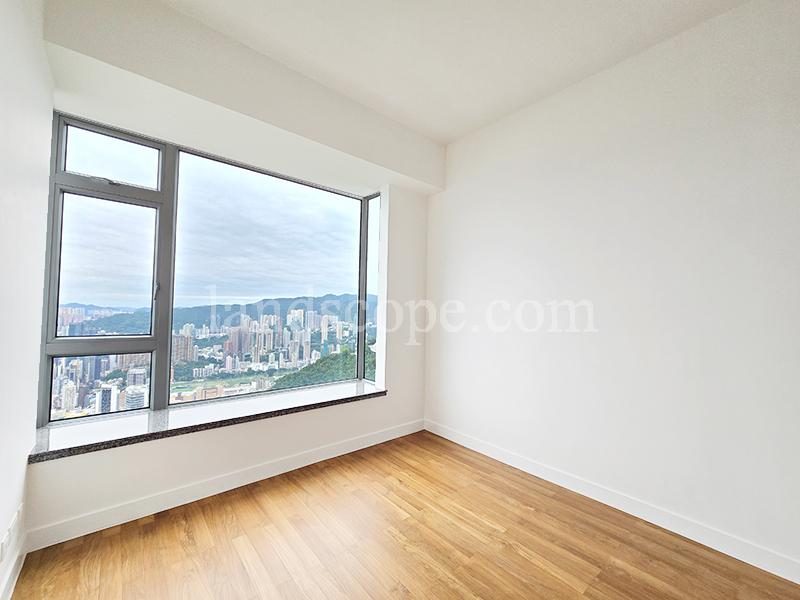 photo 9 — Interocean Court, The Peak