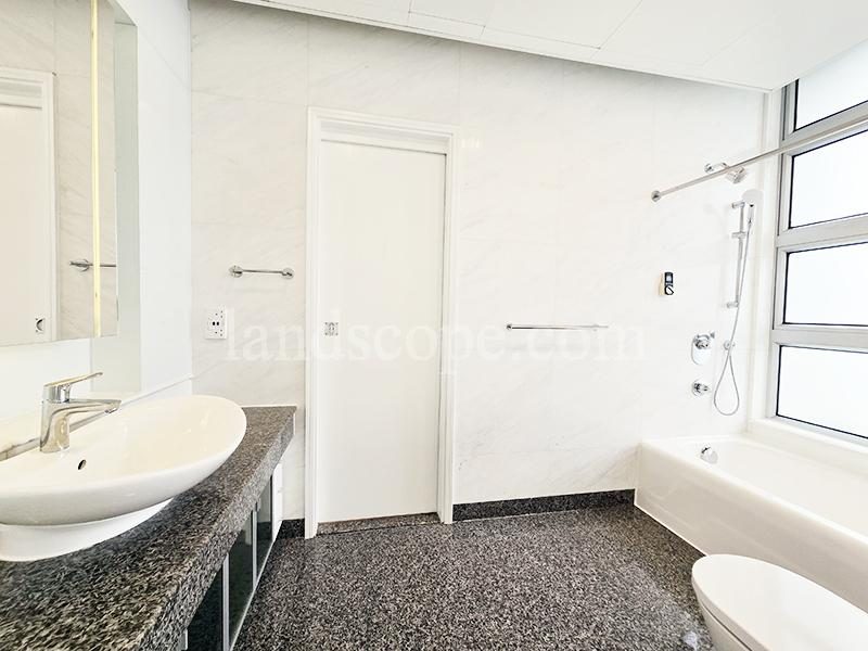 photo 10 — Interocean Court, The Peak