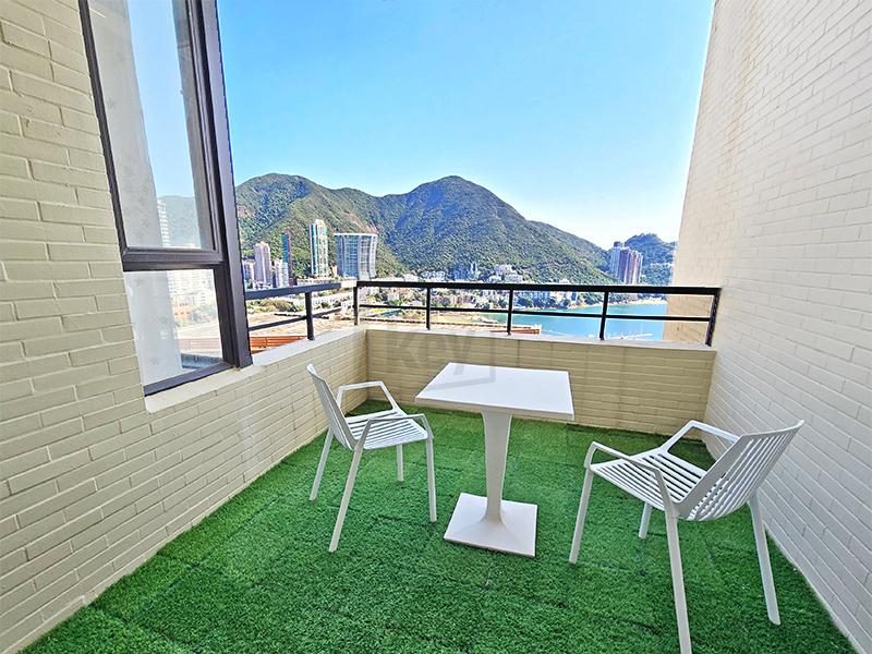 photo 3 — The Beachfront, Repulse Bay