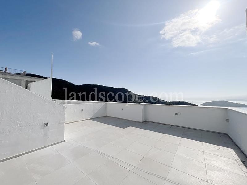 photo 3 — 5 Headland Road, Repulse Bay