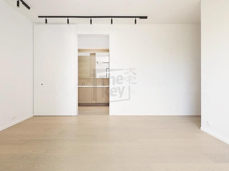 photo 5 — Leon Court, Midlevels East