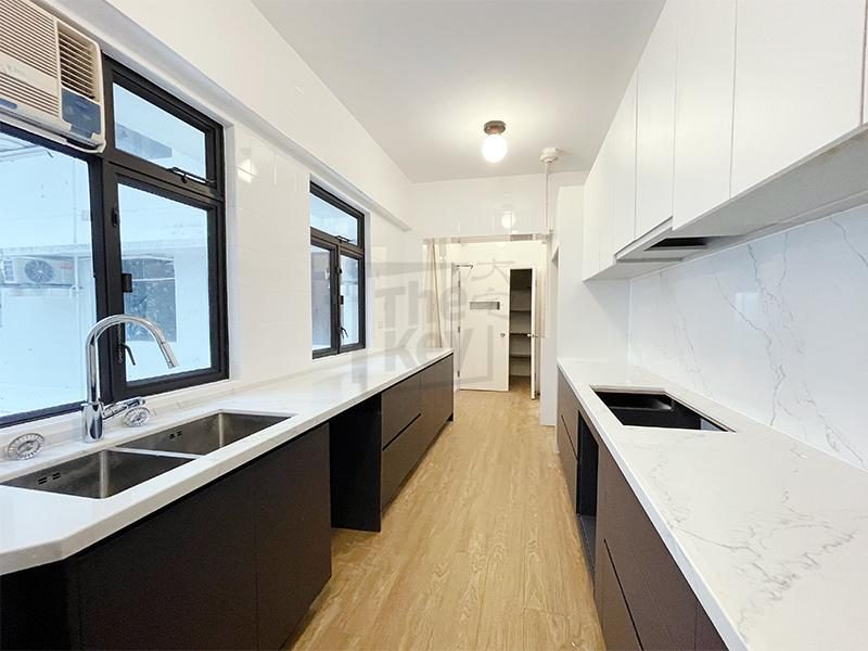 photo 13 — Repulse Bay Apartments, Repulse Bay
