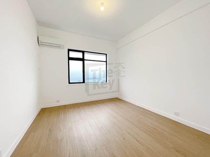 photo 10 — Repulse Bay Apartments, Repulse Bay