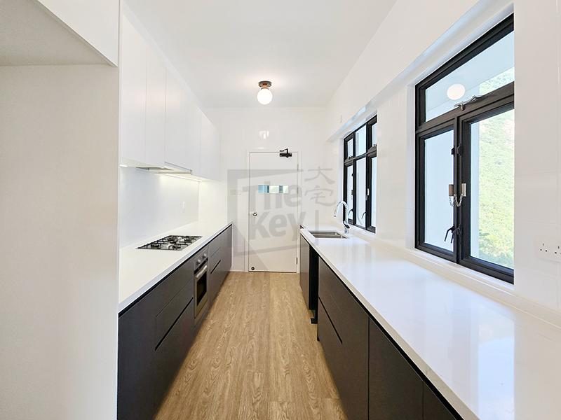photo 13 — Repulse Bay Apartments, Repulse Bay