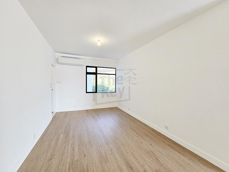 photo 5 — Repulse Bay Apartments, Repulse Bay