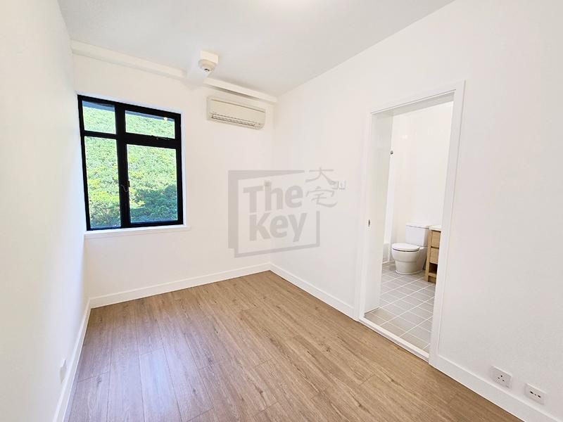 photo 8 — Repulse Bay Apartments, Repulse Bay