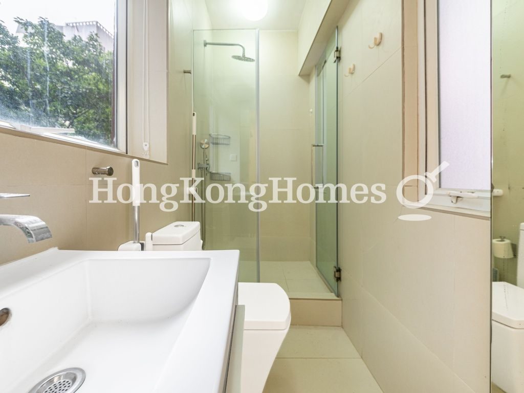 Bathroom — New Central Mansion, Central