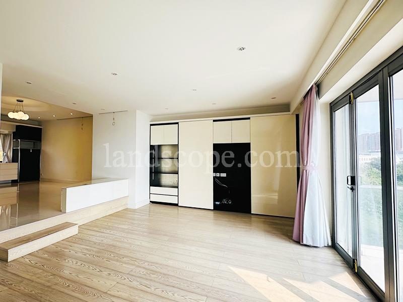photo 2 — Woodbury Court, Pokfulam