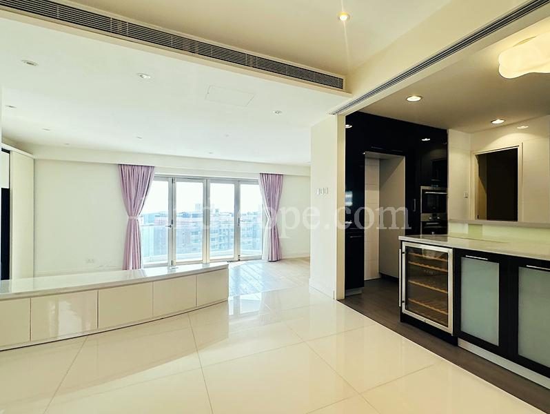 photo 3 — Woodbury Court, Pokfulam