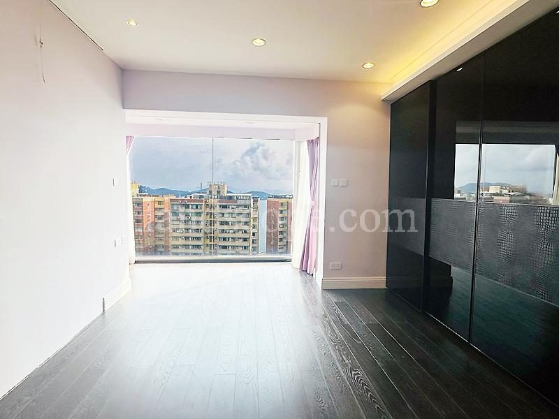 photo 4 — Woodbury Court, Pokfulam