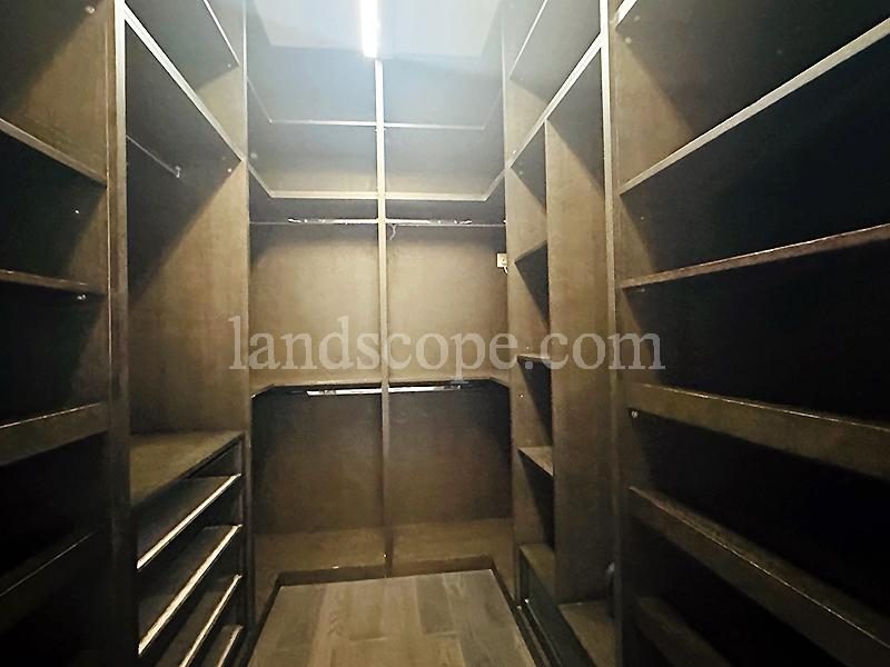 photo 5 — Woodbury Court, Pokfulam
