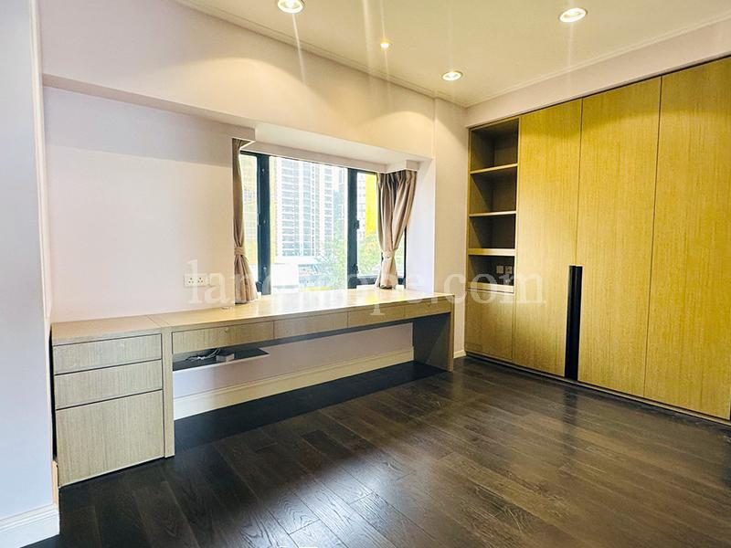 photo 7 — Woodbury Court, Pokfulam