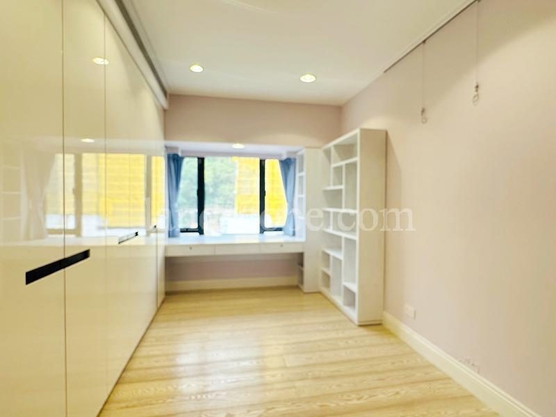photo 8 — Woodbury Court, Pokfulam