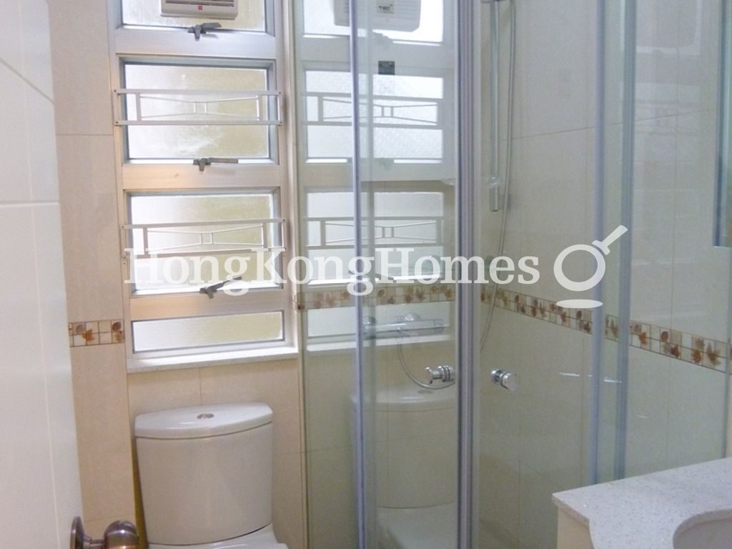 Guest Bathroom — Shing Kok Mansion, Mid-levels West
