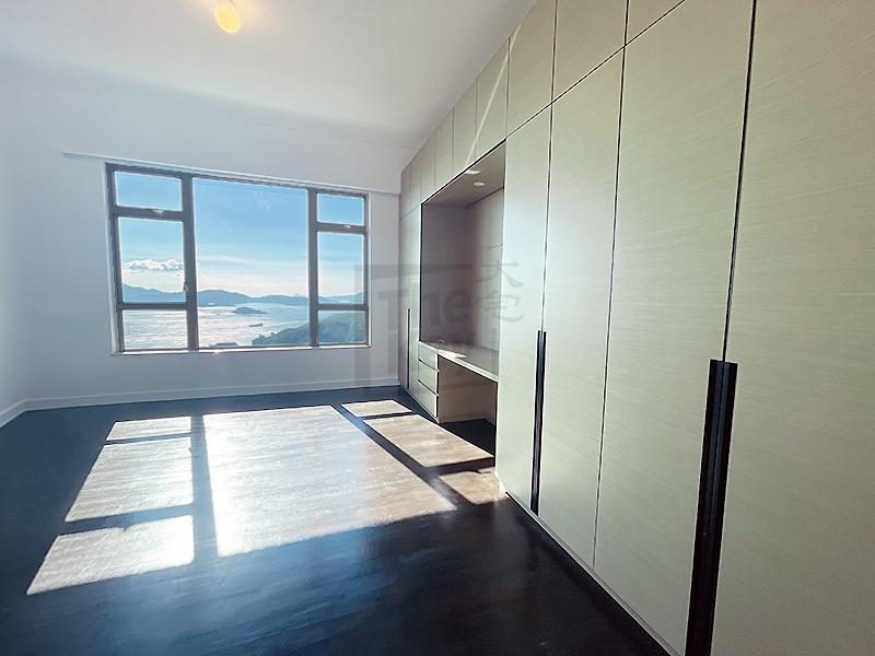 photo 4 — Chelsea Court, The Peak