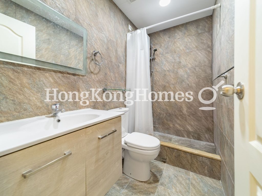 Guest Bathroom — Mountain View Court, Mid-levels West