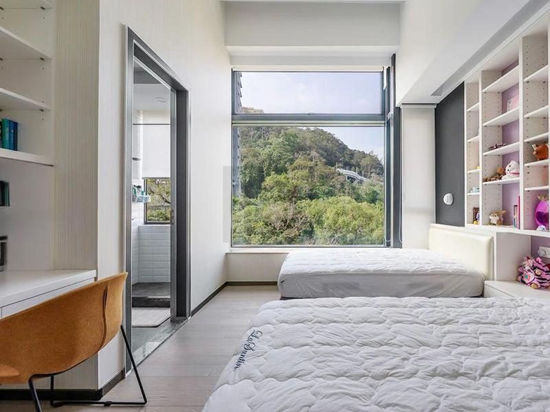 photo 6 — Infinity, The Peak