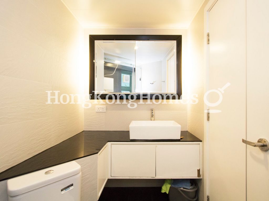 Master Bathroom — Manhattan Heights, Western / Kennedy Town