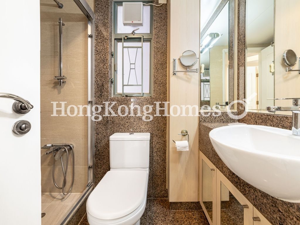 Guest Bathroom — Queen's Terrace - Tower 03, Sheung Wan
