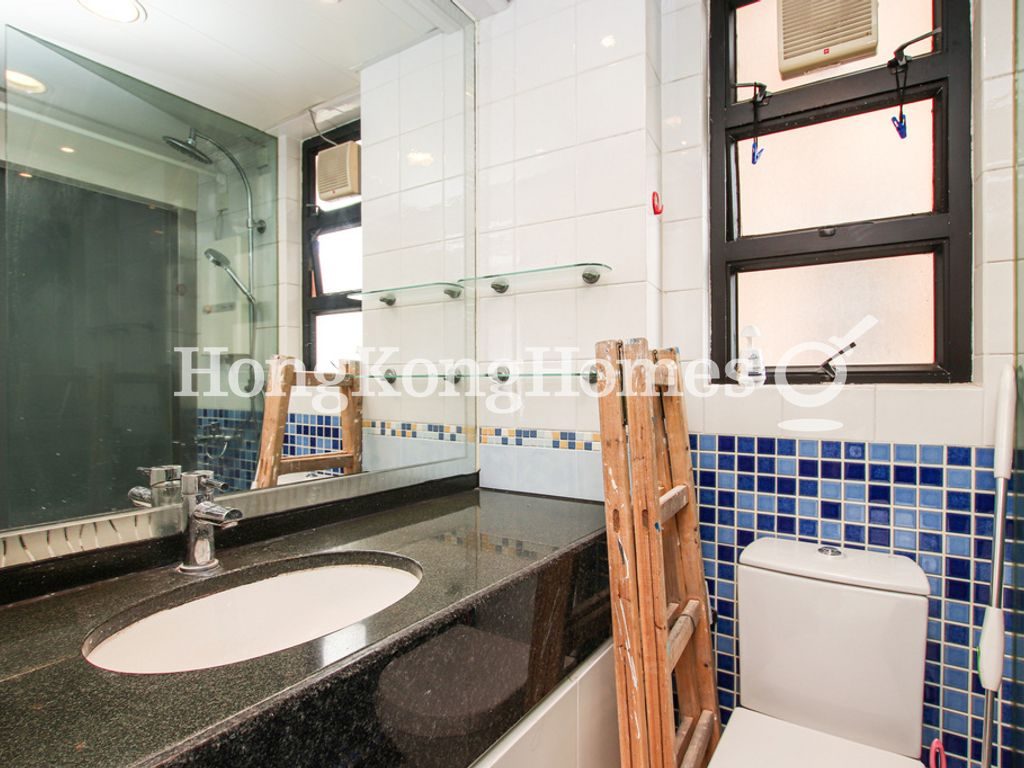 Guest Bathroom — Cayman Rise - Block 01, Western / Kennedy Town