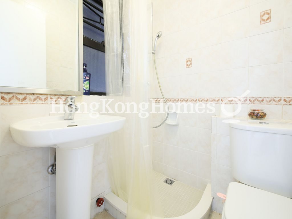 Guest Bathroom — CNT Bisney, Pokfulam