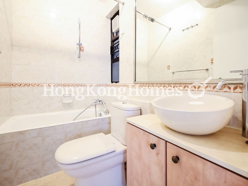 Master Bathroom — CNT Bisney, Pokfulam