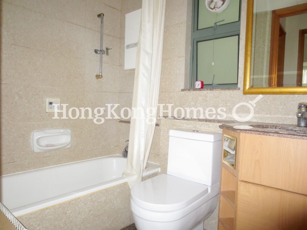 Guest Bathroom — Park Avenue - Tower 09, Tai Kok Tsui