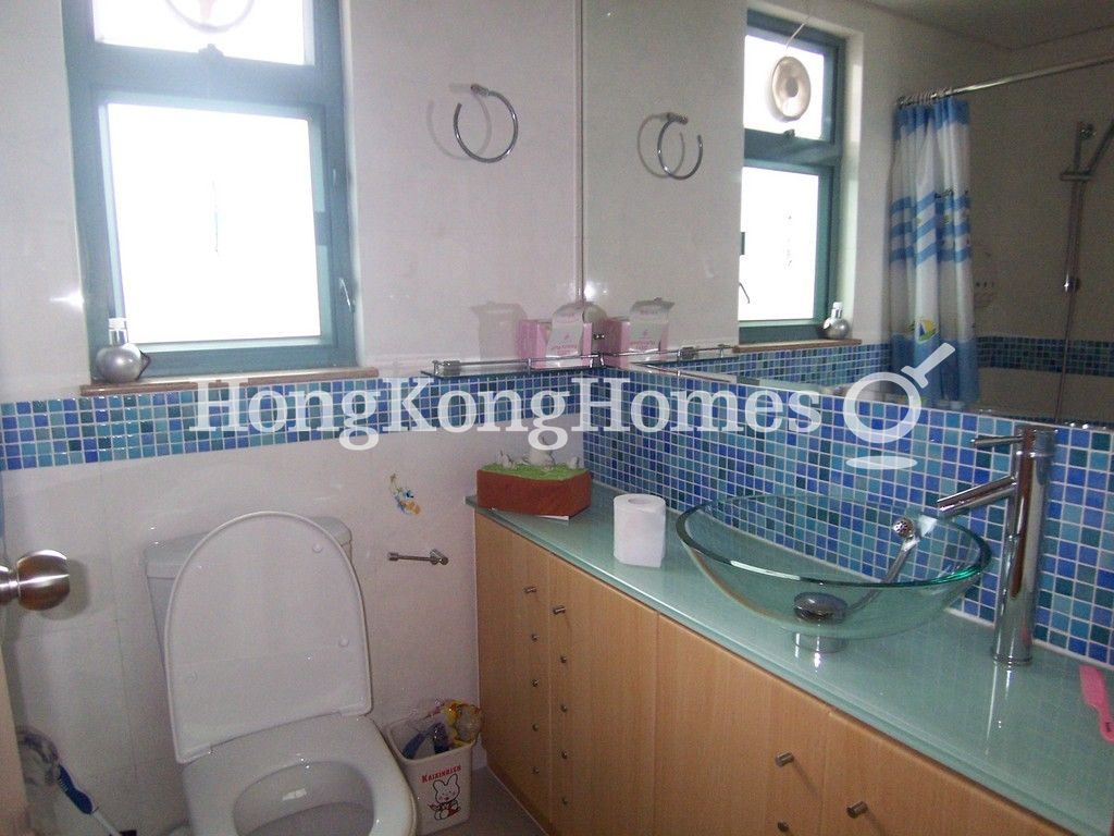 Master Bathroom — Pokfulam Terrace, Pokfulam