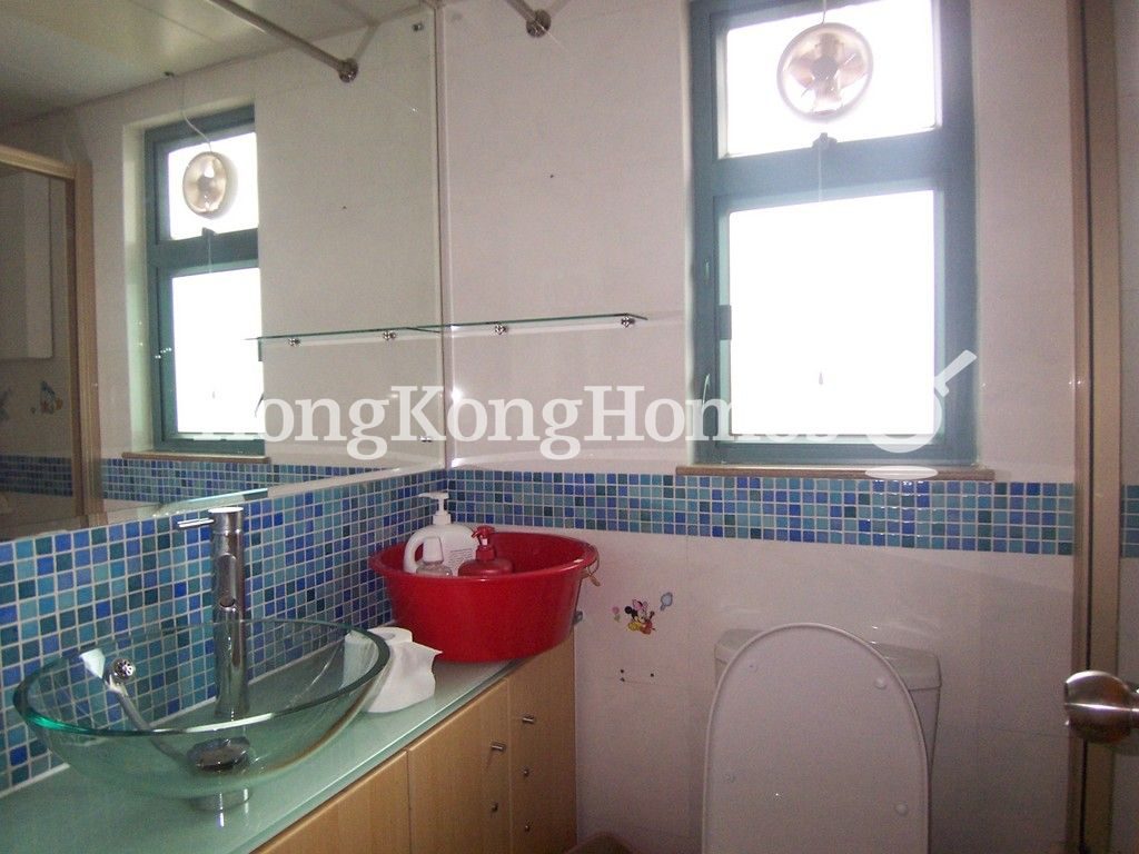 Guest Bathroom — Pokfulam Terrace, Pokfulam