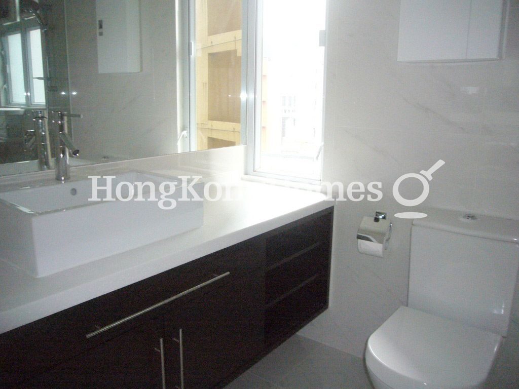 Master Bathroom — Shiu King Court, Central