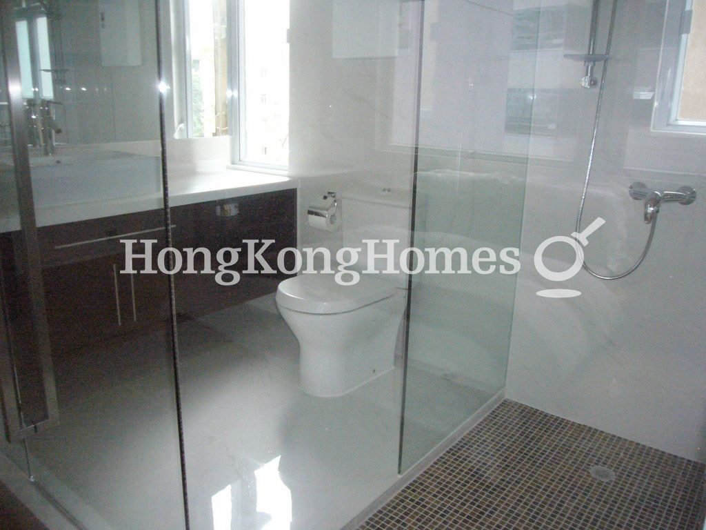 Master Bathroom — Shiu King Court, Central