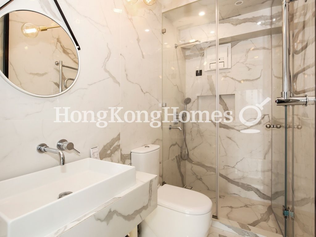 Second Guest Bathroom — Ying Fai Court, Mid-levels West