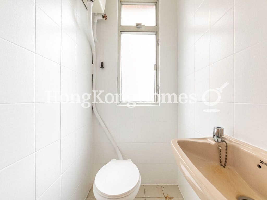 Guest Powder Room — East Sun Mansion, Mid-levels West