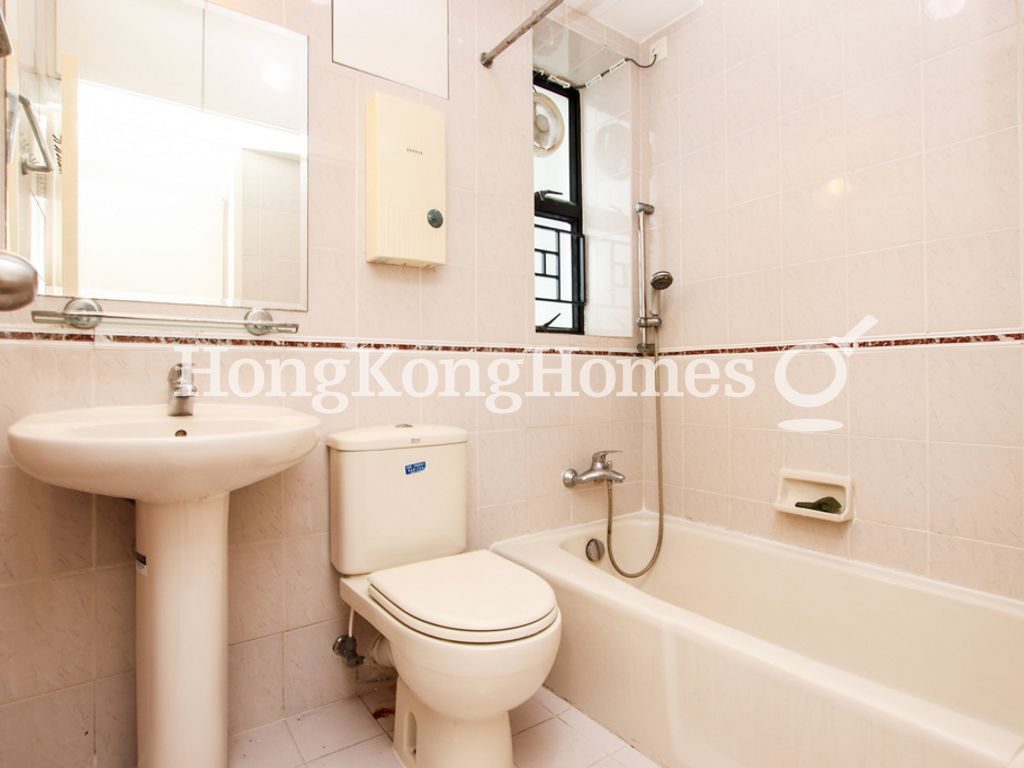 Master Bathroom — Illumination Terrace II, Tai Hang