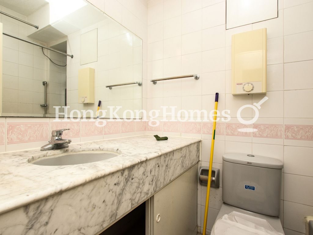 Guest Bathroom — Illumination Terrace II, Tai Hang