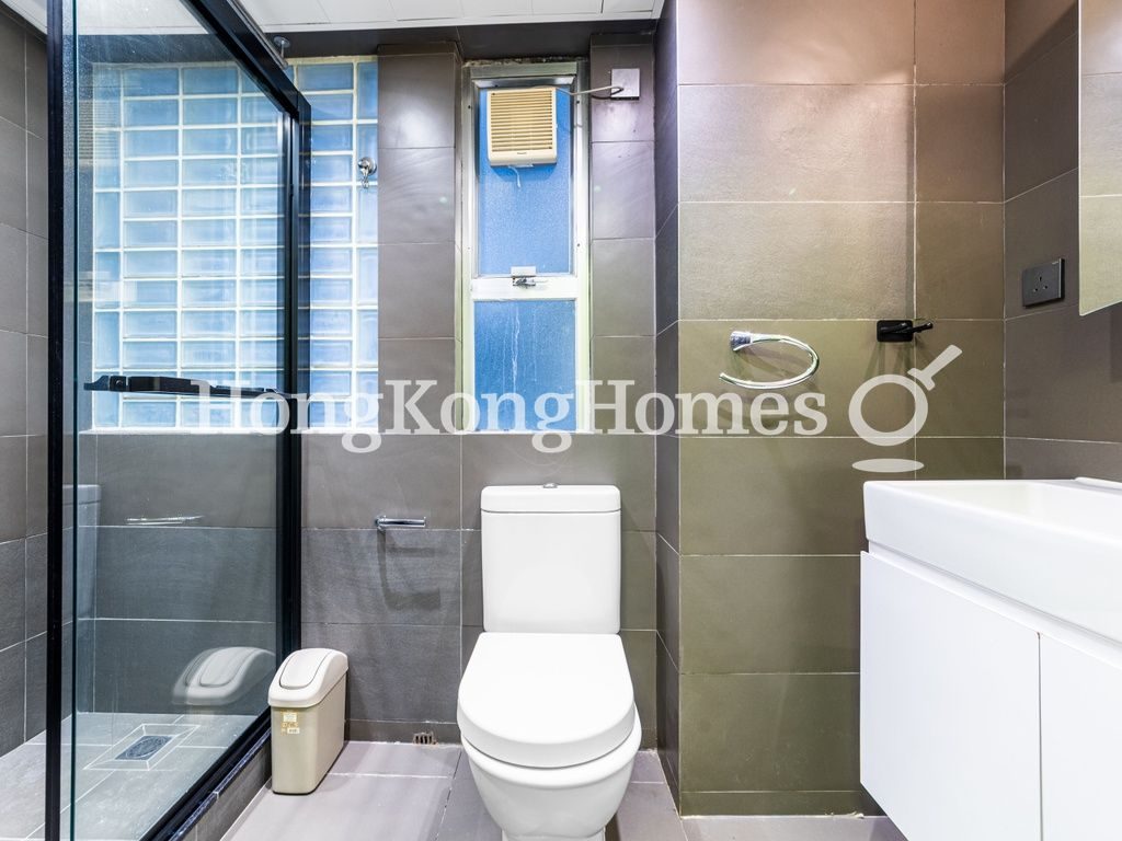 Master Bathroom — Kent Mansion, North Point