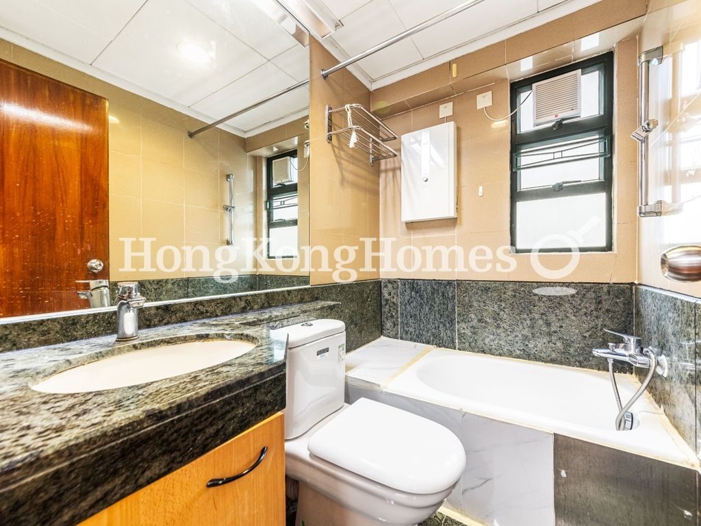 Guest Bathroom — Dragon Court, Mid-levels West