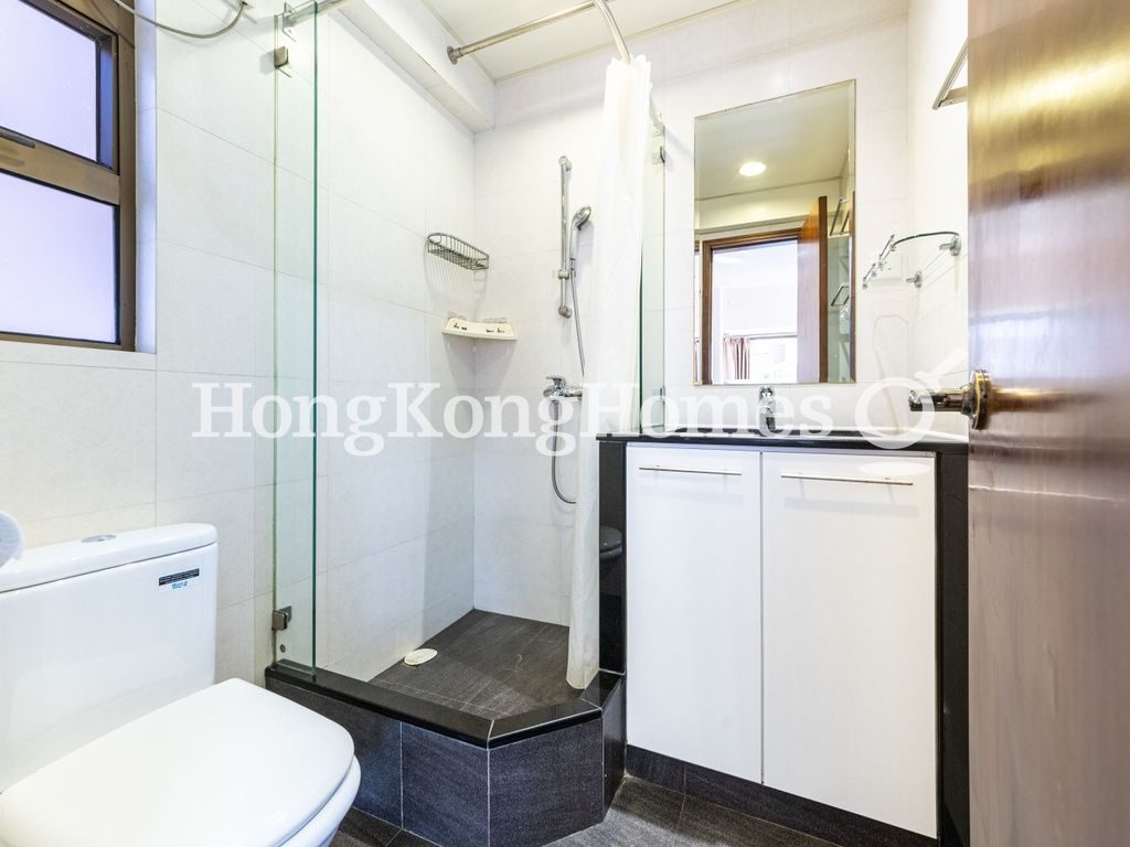 Master Bathroom — Serene Court, Western / Kennedy Town