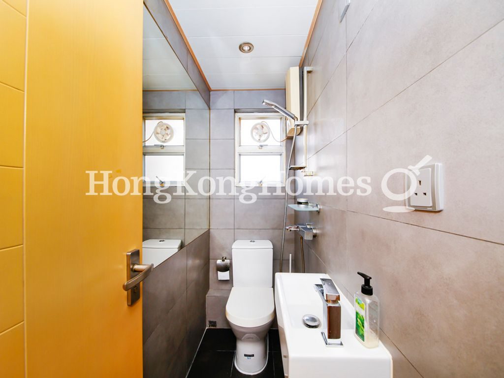 Guest Bathroom — Malibu Garden, Happy Valley