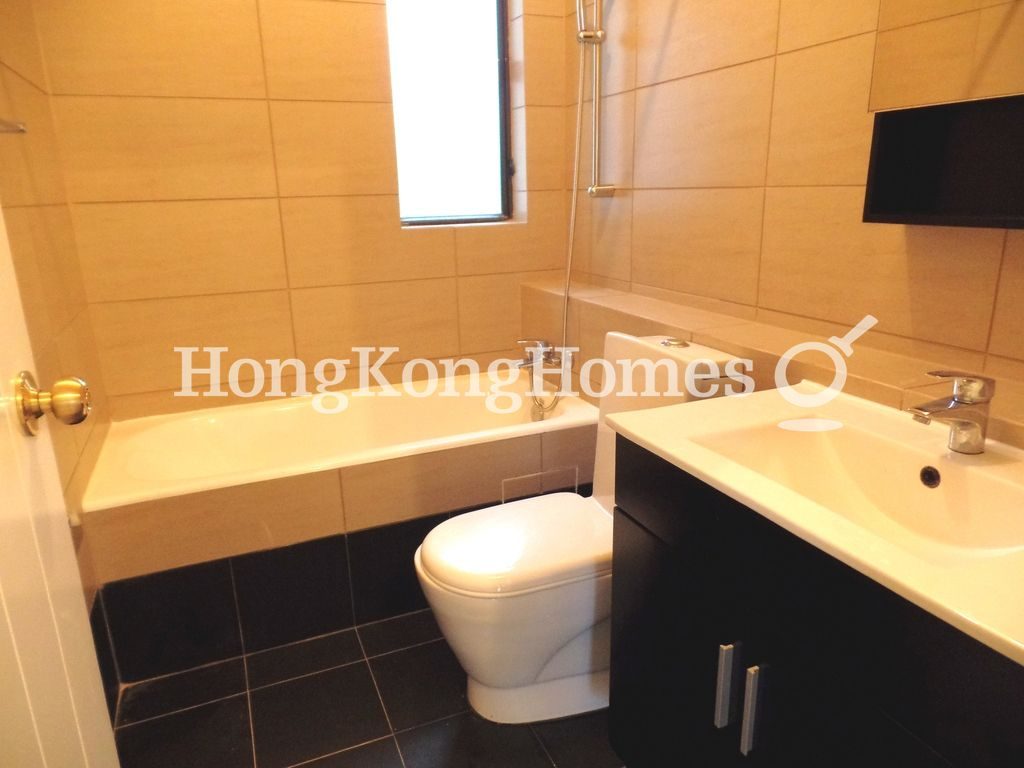 Master Bathroom — Phase 2 - Midvale Village - Marine View, Discovery Bay