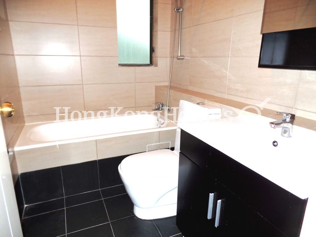 Guest Bathroom — Phase 2 - Midvale Village - Marine View, Discovery Bay