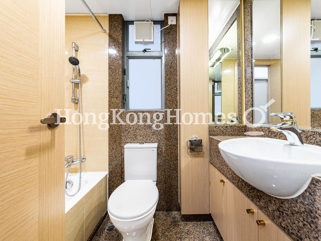 Guest Bathroom — Queen's Terrace - Tower 03, Sheung Wan