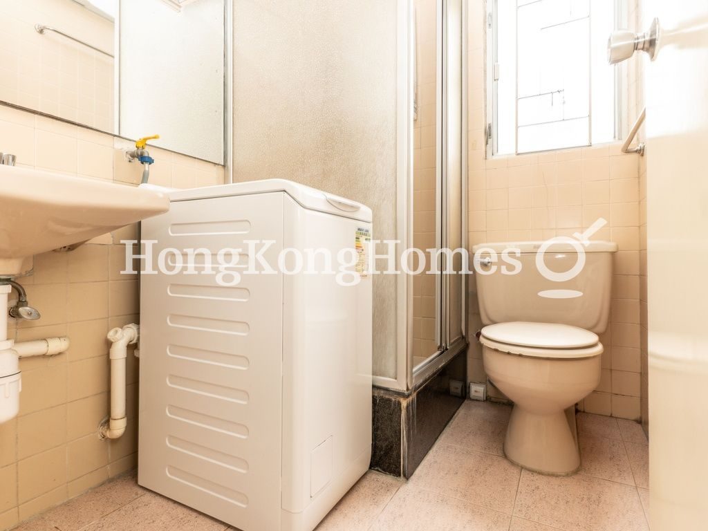 Master Bathroom — Sherwood Court, Mid-levels West