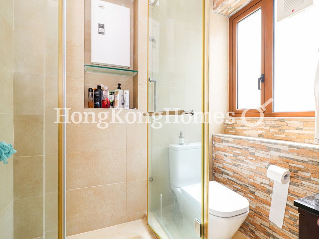 Ensuite Bathroom — Sing Woo Road, 1-3, Happy Valley