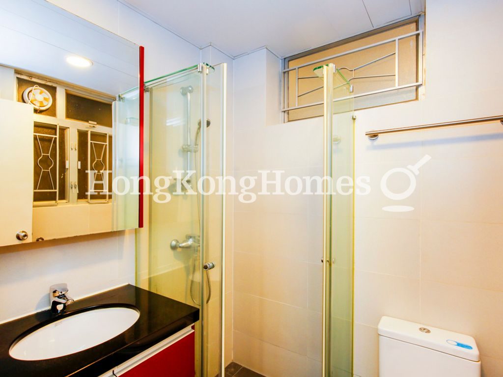 Master Bathroom — Wise Mansion, Mid-levels West
