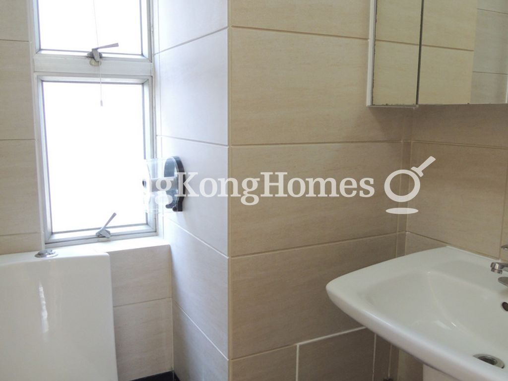 Guest Bathroom — Beacon Heights - Phase 2, Block 19, Kowloon Tong