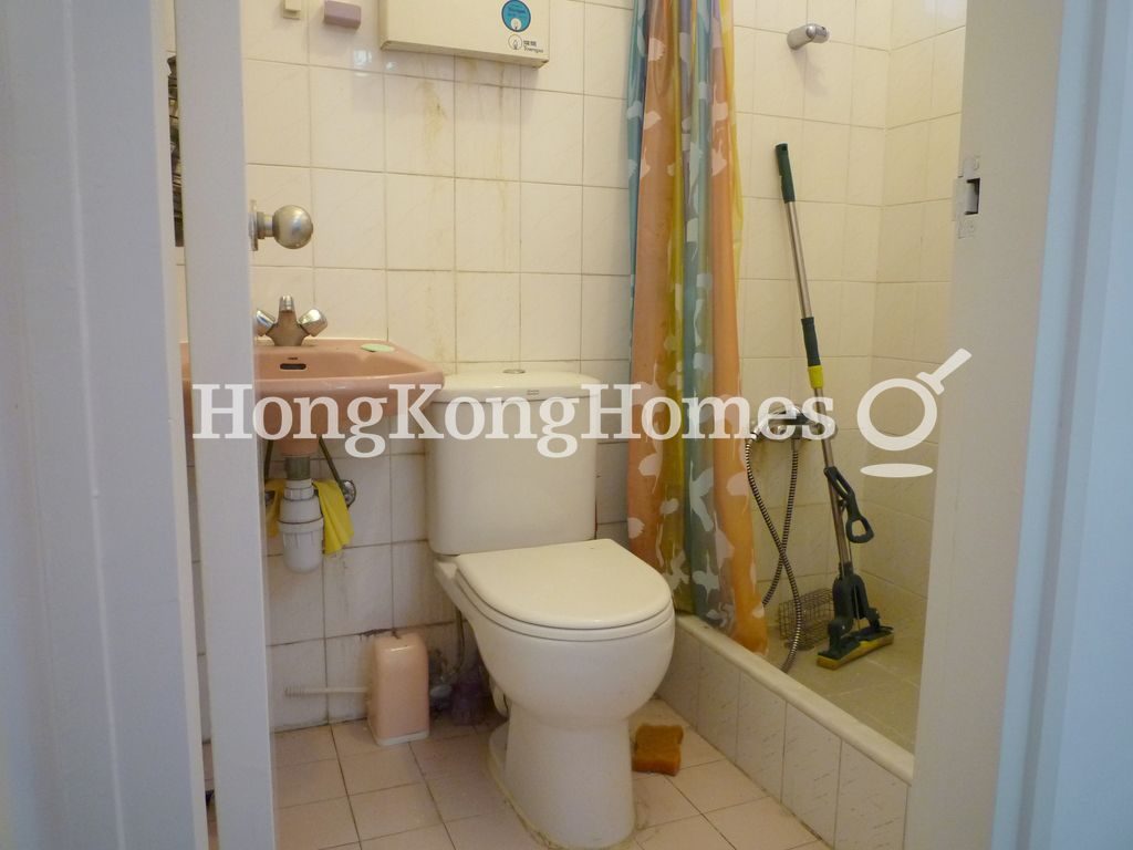 Guest Bathroom — Lun Fung Court, Sai Ying Pun