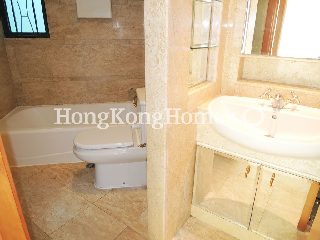 Guest Bathroom — Manhattan Heights, Western / Kennedy Town
